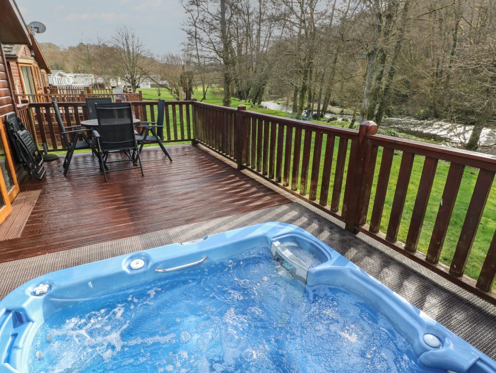3 Riverside Lodge, lodge near Cenarth