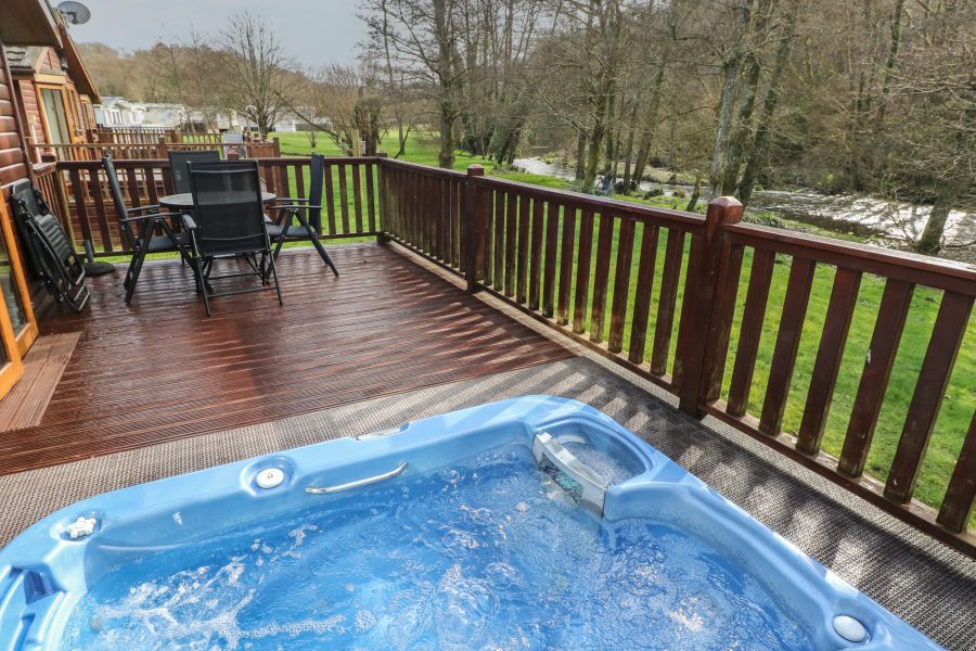 3 Riverside Lodge, lodge near Cenarth, Pembrokeshire