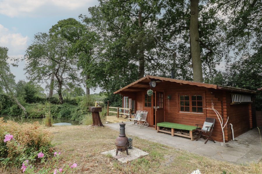Carps Well Lodge, lodge near Shrewley, Warwickshire