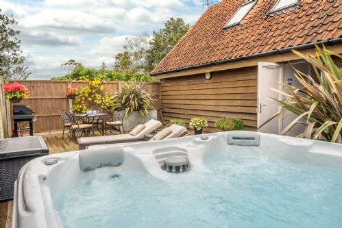 Cartshed Lodge, lodge near Norfolk
