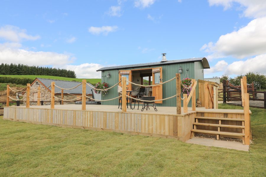 Ivy's Way, shepherd's hut near Rhayader, Powys