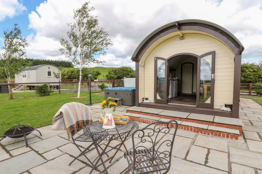 Mountain View, log cabin near Rhayader, Powys