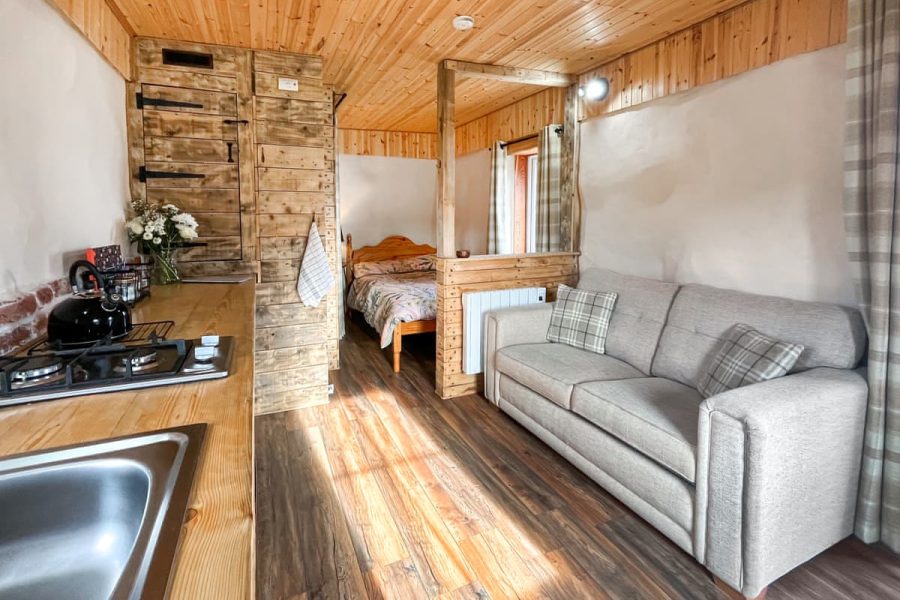 Willow Bale Cabin at Straw Bale Cabins, cabin near Ballindalloch, Moray