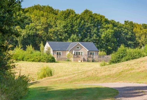 Woodbell Lodge, lodge near Essex